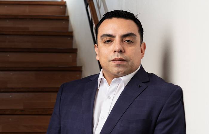 Javier Espinosa - Abogado e Ingeniero Comercial | Estratega Legal