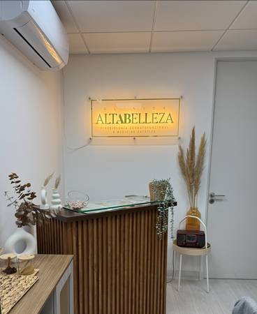 Main image gallery