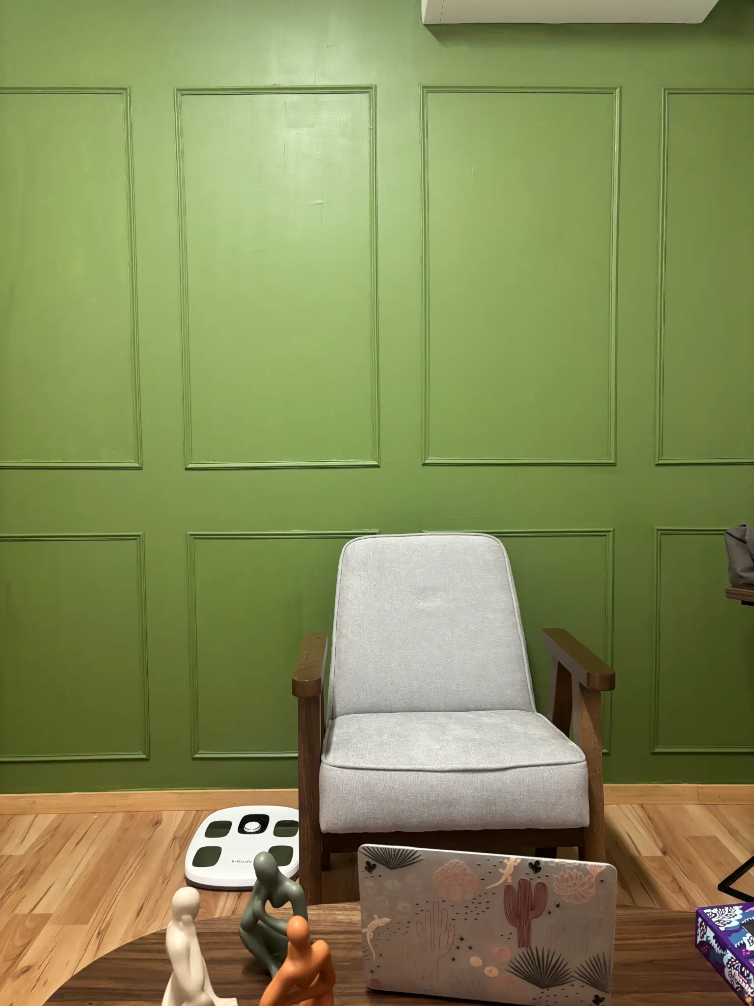 Main image gallery